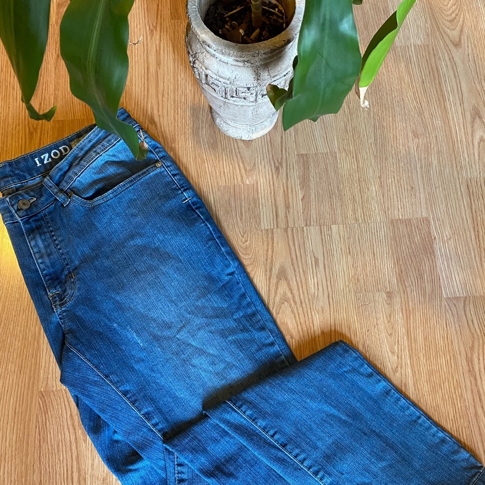 IZOD brand 34 x 32 slim straight jeans